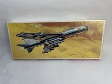 FLUGZEUG-MODELLBAUKASTEN 1:72