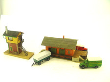 Güterschuppen, Stellwerk u. LKWs - Faller HO Fertigmodelle  - #101    #E - gebr.