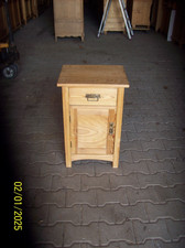 ALTER WEICHHOLZ NACHTSCHRANK /