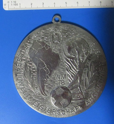 Erinnerungsmedaille die - an,