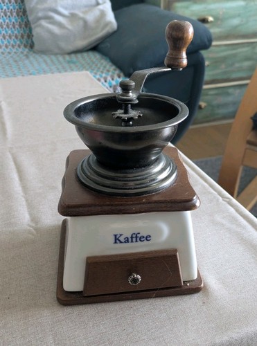 Sehr schöne alte - , kaffeemühle