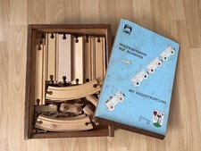 DDR Holzeisenbahn auf Schienen