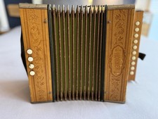 Hohner Knopfakkordeon , Sehr