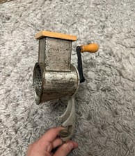 Mandelreibe WSM Klingenthal Reibe Nußreibe mit Handkurbel DDR Küchengerät