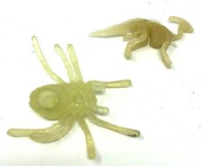 2 Spielfiguren Spinne + Dinosaurier durchsichtig / gelblich ca. 5-7 cm groß (171