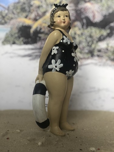 Mollige badenixe stehend - badenixe,