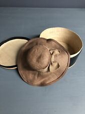 Antiker Hutkoffer mit  Hut