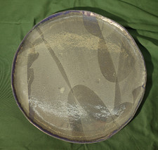 schöne blaugraue Keramikplatte aufgebaut, nicht gedreht, vom Töpfer aus Miesbach