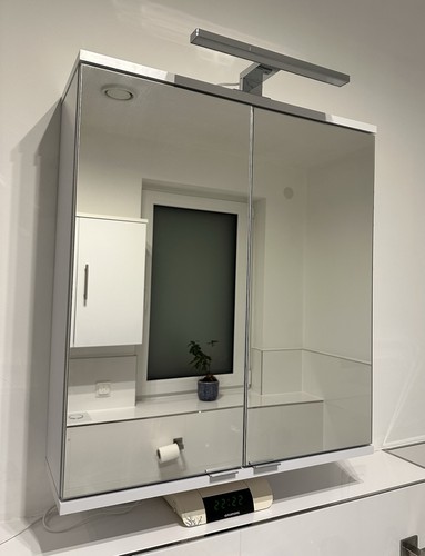 Spiegelschrank mit