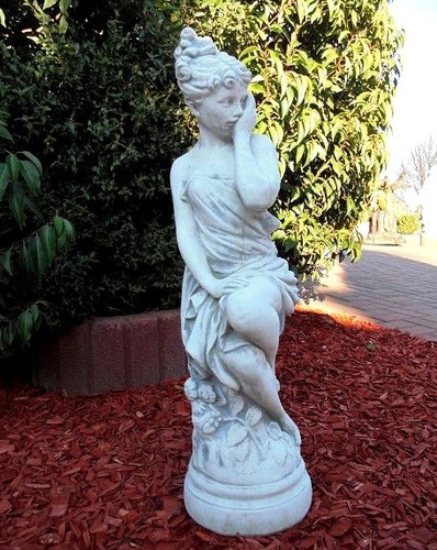 Steinfigur sitzende frau - "sitzende, frau"