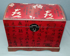 Dekorative Truhe mit