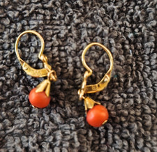 Ohrringe Ohr Ringe mit Goldverschluss 333 Gold mit Punze Rote Perlen