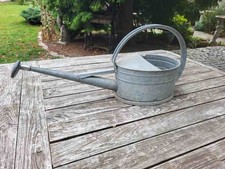 alte Rosenkanne mit Tülle