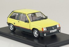 Opel Corsa A  SR 1983 gelb 1:24 Modellauto Premium Collectibles 