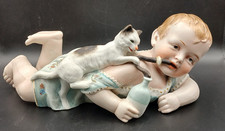Deutsches Biskuitporzellan Klavier Baby Fütterung mit Katze Figur Hertwig Heubach Stil