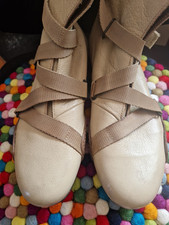 NEU: Stiefeletten v. MOMA in Gr. 39 - ausgefallen mit "Schnürung" Farbe: Greige