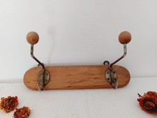 Retro-Wandgarderobe aus Holz - zwei Haken mit Holzkugeln - 50er Flurgarderobe