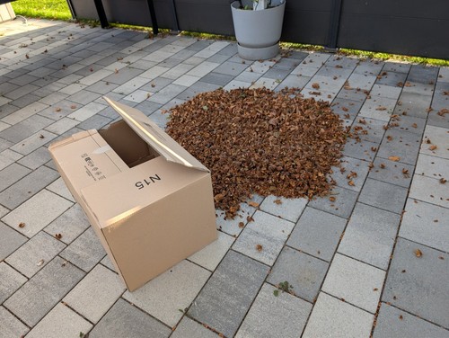 Großer karton voll mit - voll,