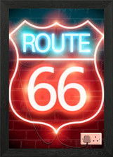 Route 66 Leuchtreklame an Wand