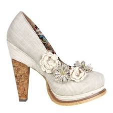 Poetic License 'Cream Flower '