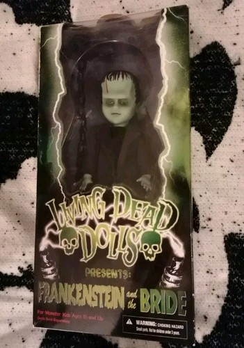Living dead dolls presents - living,