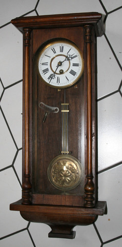 Alte wanduhr 1900 - alte,