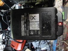 HITACHI 14,4 /18,0 Volt  Ladegerät  + Akku