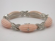 hervorragendes  Armband  mit Engelshautkoralle Weißgold 750