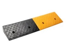 Bordstein Rampe Gummi Rampe Auffahrt  100 x 25 x 10cm schwarz gelb