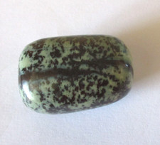 1 Stück  ~~ Serpentin-Jade