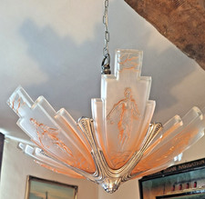 Seltener Art Déco Kronleuchter / Deckenleuchte mit sechs Glasschirmen Frauenfiguren sehr guter Zustand