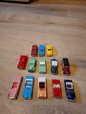 dreizehn Modellautos aus Ü-Eiern
