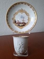 Meissen - Feiner Becher mit Kauffahrteiszenen und Prunus-Relief um 1740-45