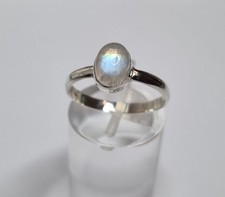 Leuchtend blauer Mondstein