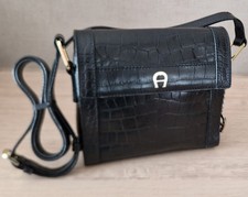 Aigner Damenhandtasche 19 x 16