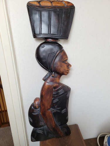 Handgeschnitzte holzskulptur - handgeschnitzte,