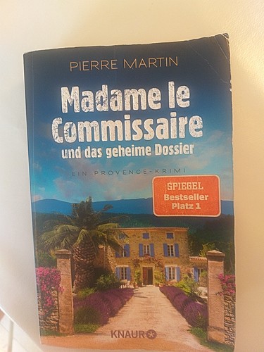 Madame commissaire und das - und,