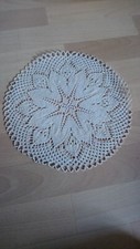 1 gestrickte Deckchen cremefarben 