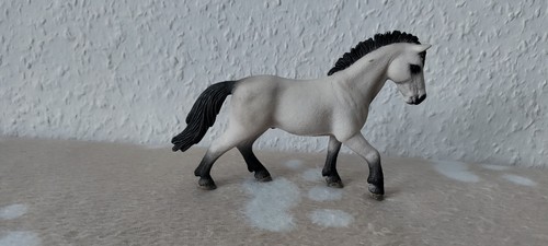 Schleich 13710 camargue hengst - schleich,