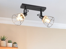 Deckenstrahler stylische Deckenlampen Drahtgeflecht mit Rattan über Couchtisch