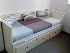 Hemnes Ikea BETT. Ausziehbar als Doppelbett mit 3 großen Schubladen.