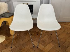 2 x Vitra Eames Plastic Side