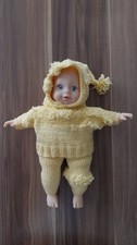 Puppe mit selbstgestrickter