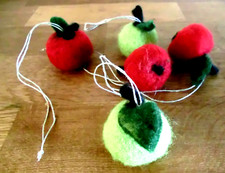 Waldorf  5 Äpfel in Rot und