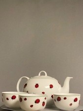 Teekanne Cha Cult + 3 kleine Teebecher im Marienkäferdesign