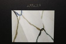 TAPETENBUCH Affair³ Tapetenbuchseiten und teilweise aufgeklebte Stoffstücke