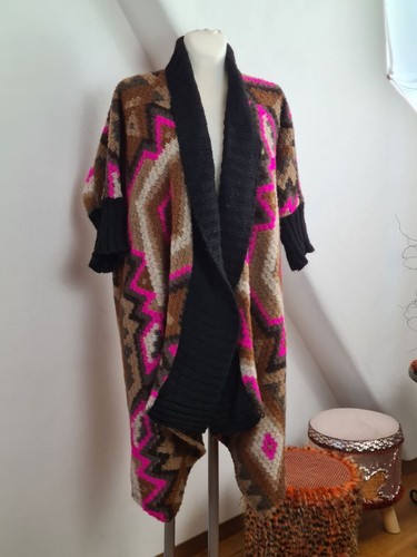Strickjacke mit geometrischem