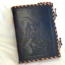 Buch Cover Leder mit leeren Blättern ausgefallen Satan- ? Kult ? Antik Look