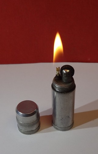 Uraltes sturmfeuerzeug - uraltes,
