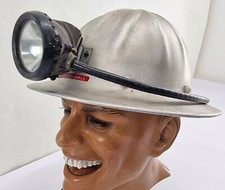 Alter 70er Jahre US Aluminium Grubenhelm Modell Spider mit Oldham Kopflampe